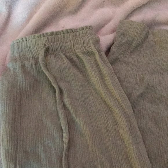Sage green flowy pants - Picture 3 of 4